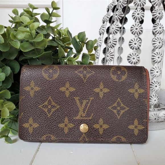 Louis Vuitton Handbags - Louis Vuitton Tresor Monnaie Bifold Wallet